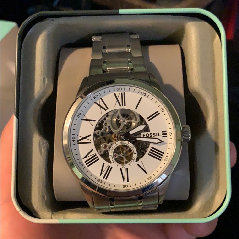 Selling silver FOSSIL watch! Never used/worn!
